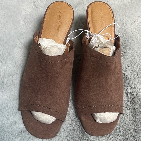 Universal Threat - Heeled Sandals - Picture 3 of 9